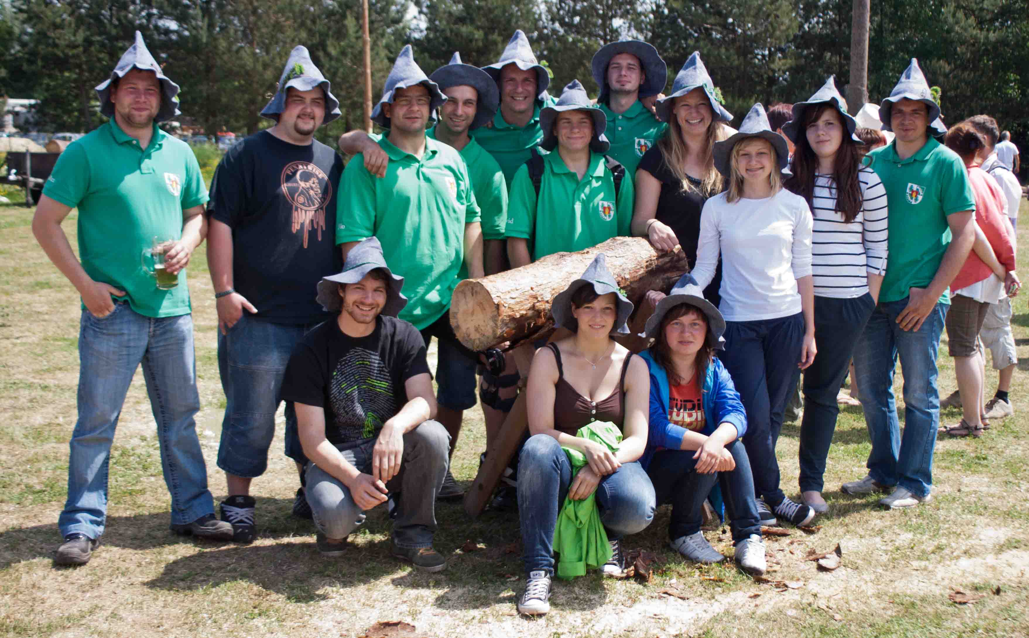 Gruppenbild Waldschrate Holzscheibensägen Quirla 2012